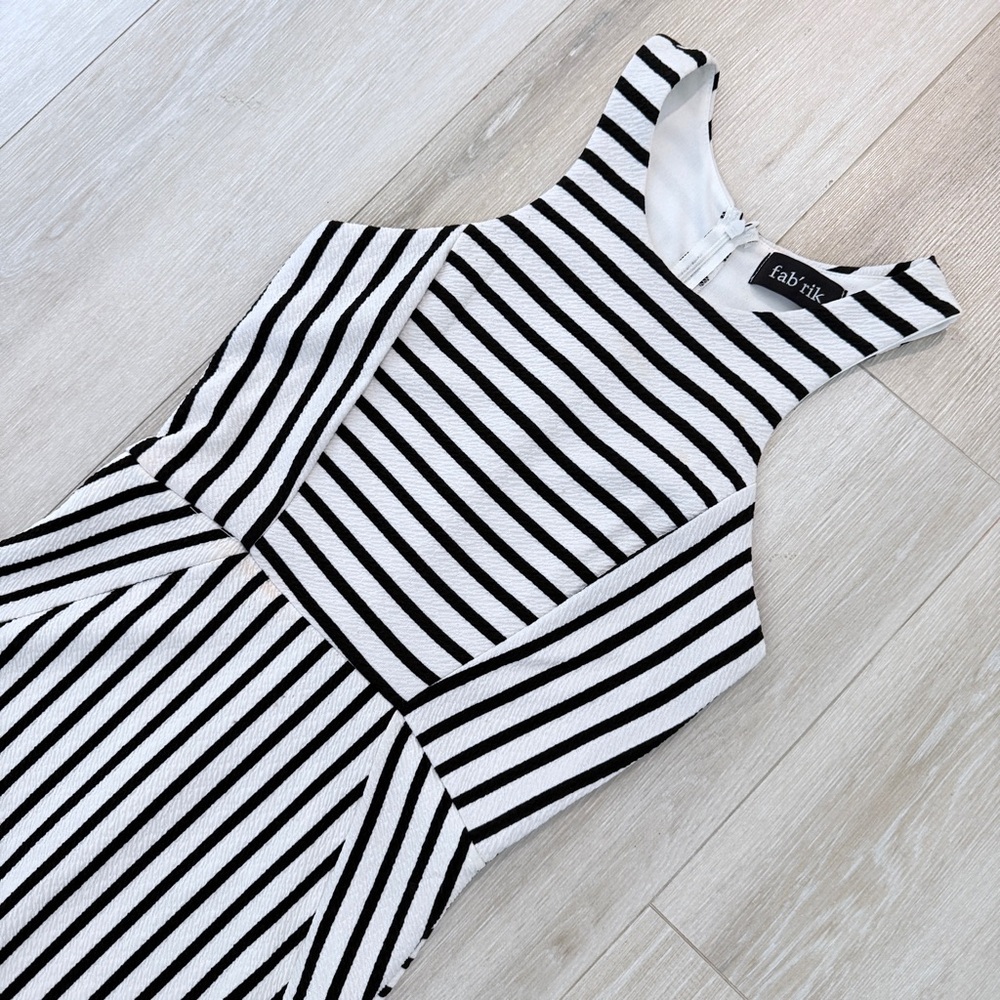 fab'rik Black and White Striped Sleeveless Bodycon Dress - Picture 4 of 6